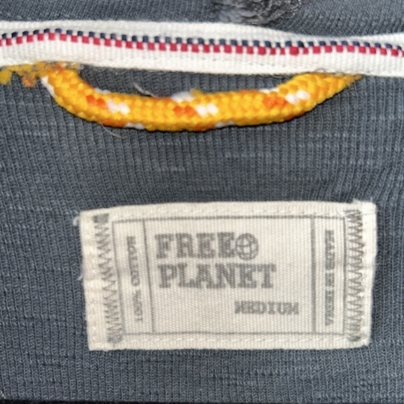 Free Planet Short Sleeved Hoodie Size Medium - Picture 3 of 7